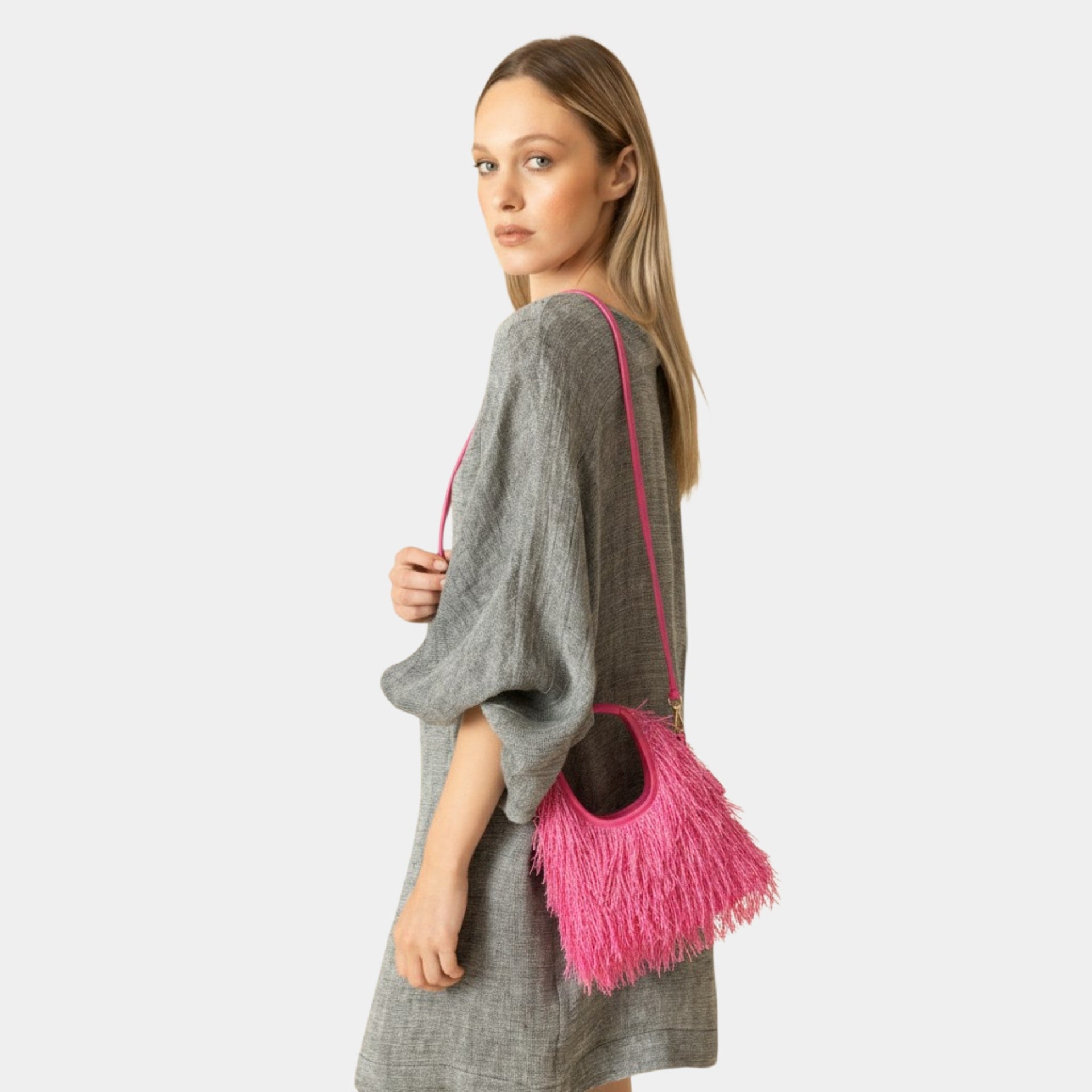 borsa elegante cerimonia eventi party bag fucsia con frande indossata brand Arron 