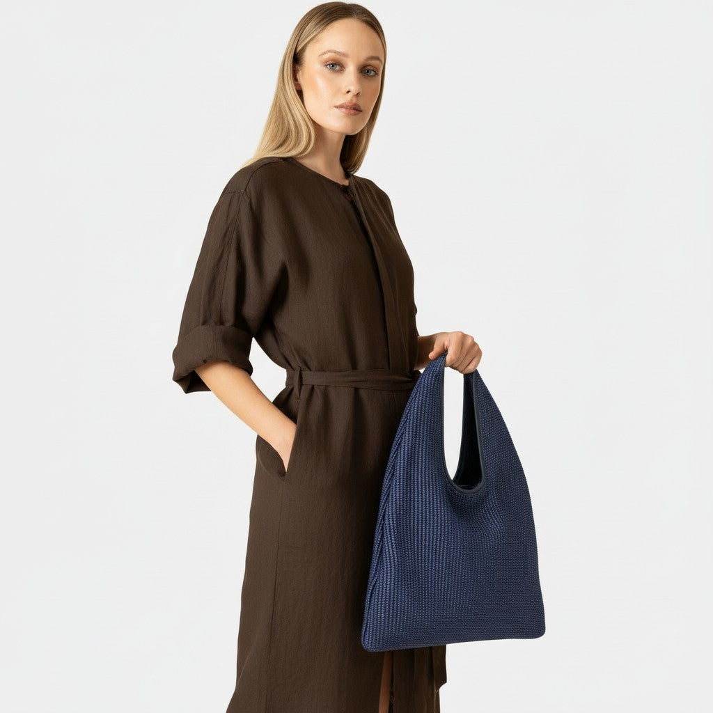 borsa hobo Eva in rafia e pelle blue navy comoda spaziosa e raffinata made in Italy Arron