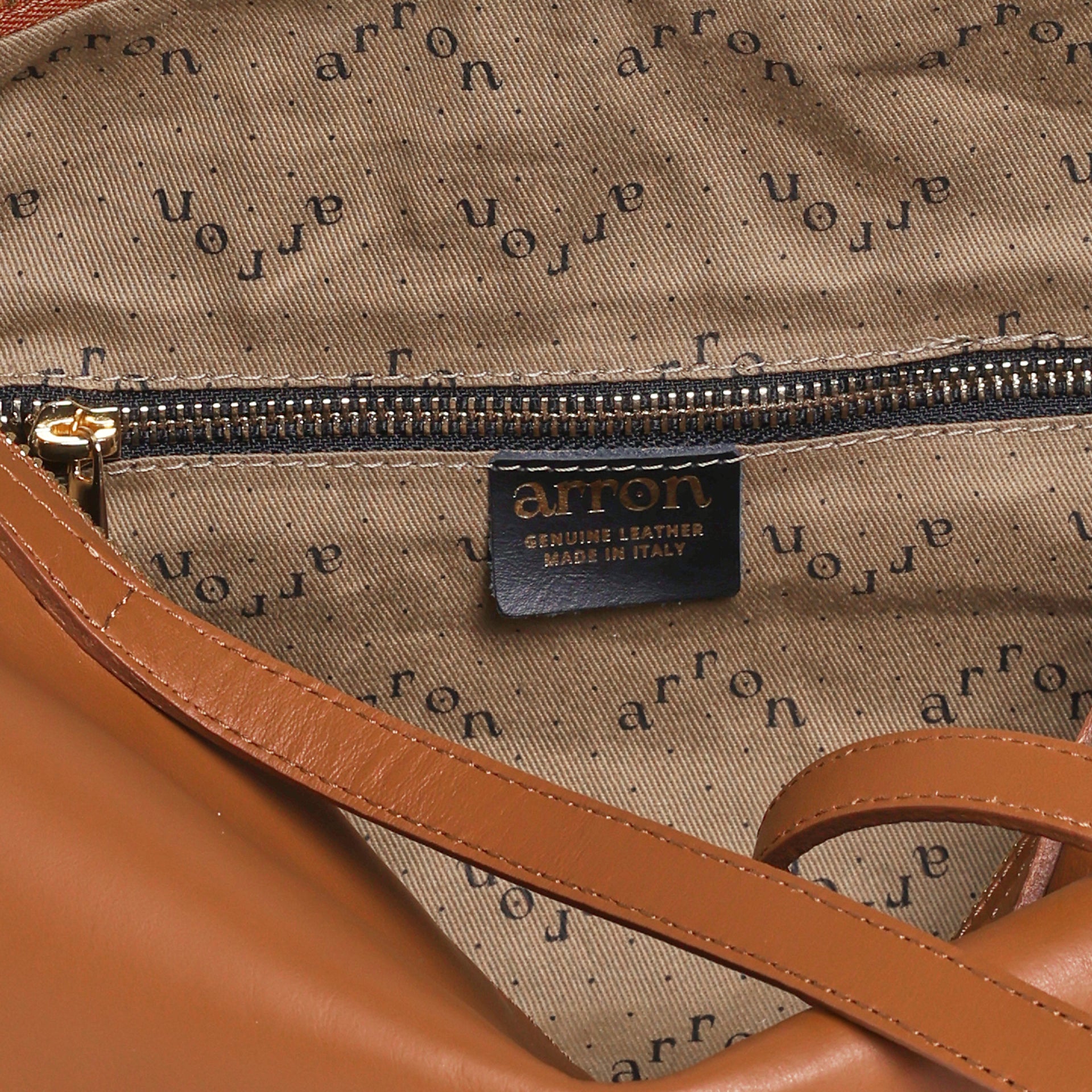 interno borsa arron east west logo made in italy