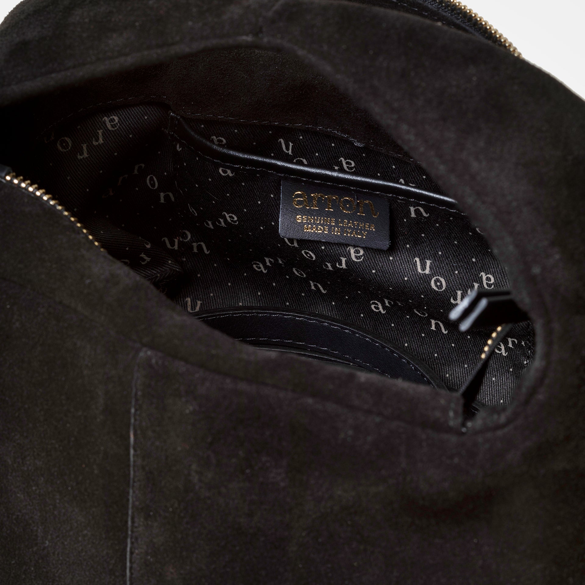 borsa con zip tracolla regolabile compatta Nina camoscio nero made in italy arron