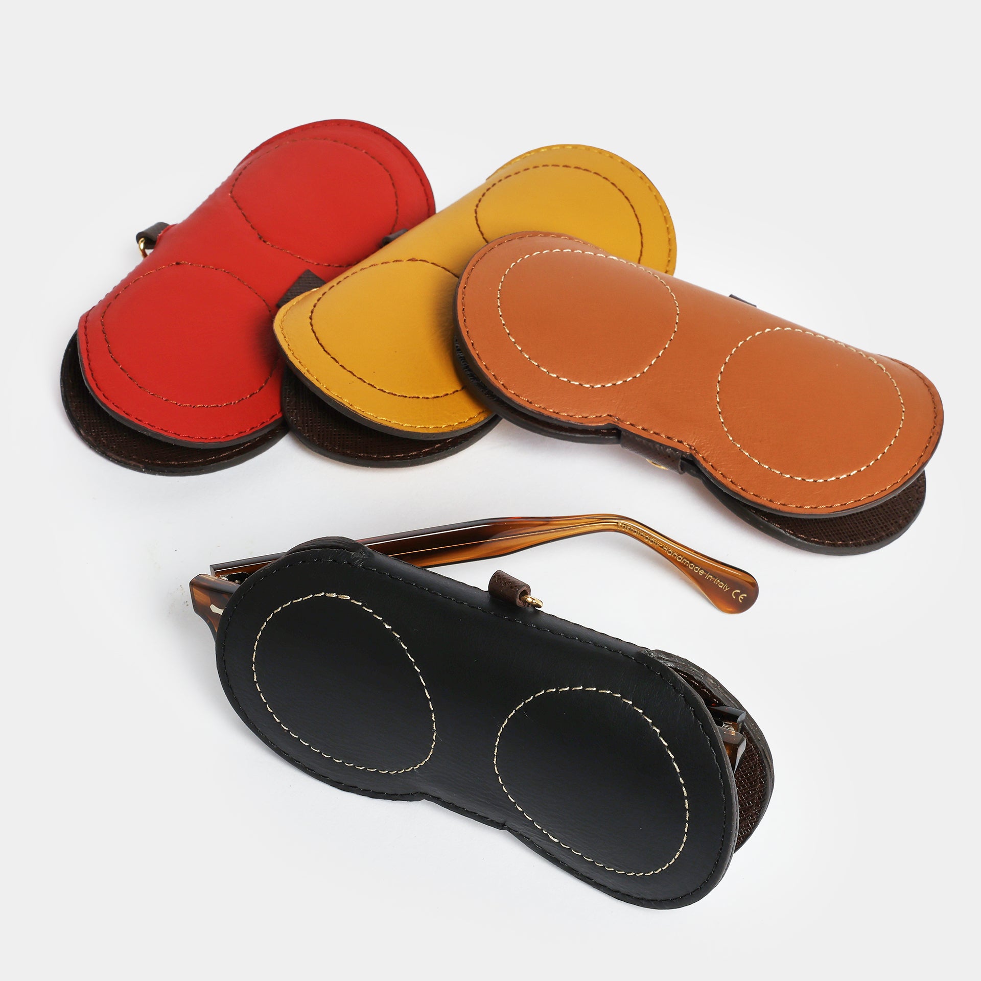 potaoacchiali in pelle Made in Italy del marchio Arron in vari colori forma universale per tutti i tipi di occhiali