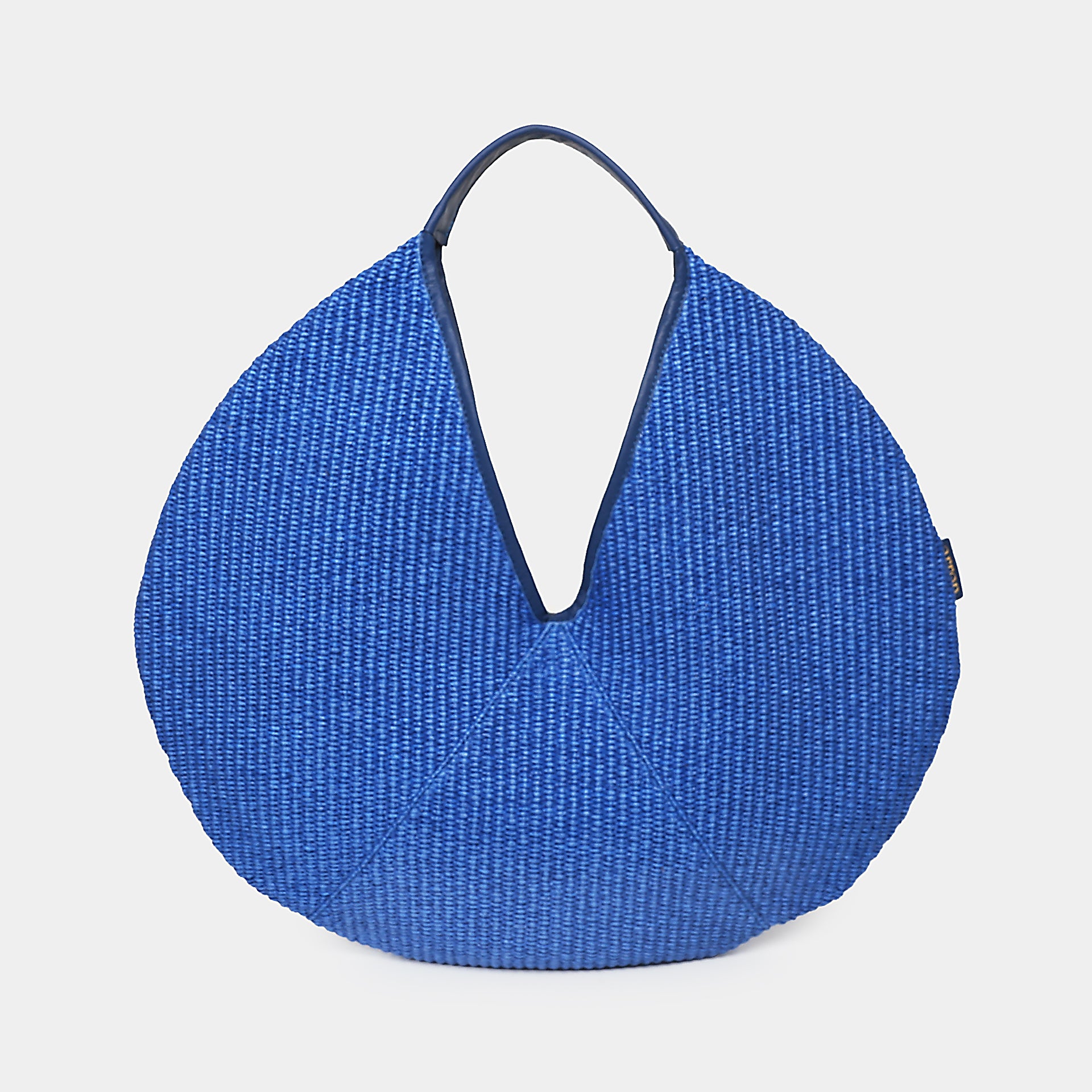 Borsa hobo rotonda in rafia e pelle cobalto design minimale e contemporanero frontale