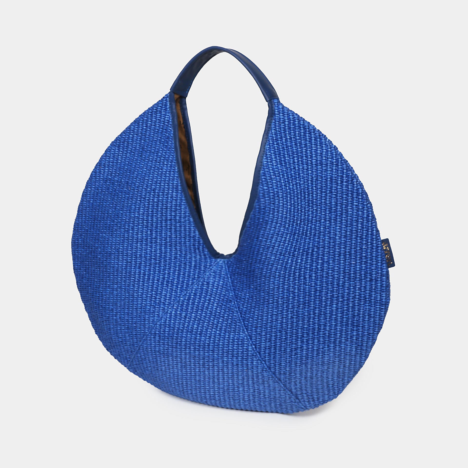 Borsa hobo rotonda in rafia e pelle cobalto design minimale e contemporanero laterale