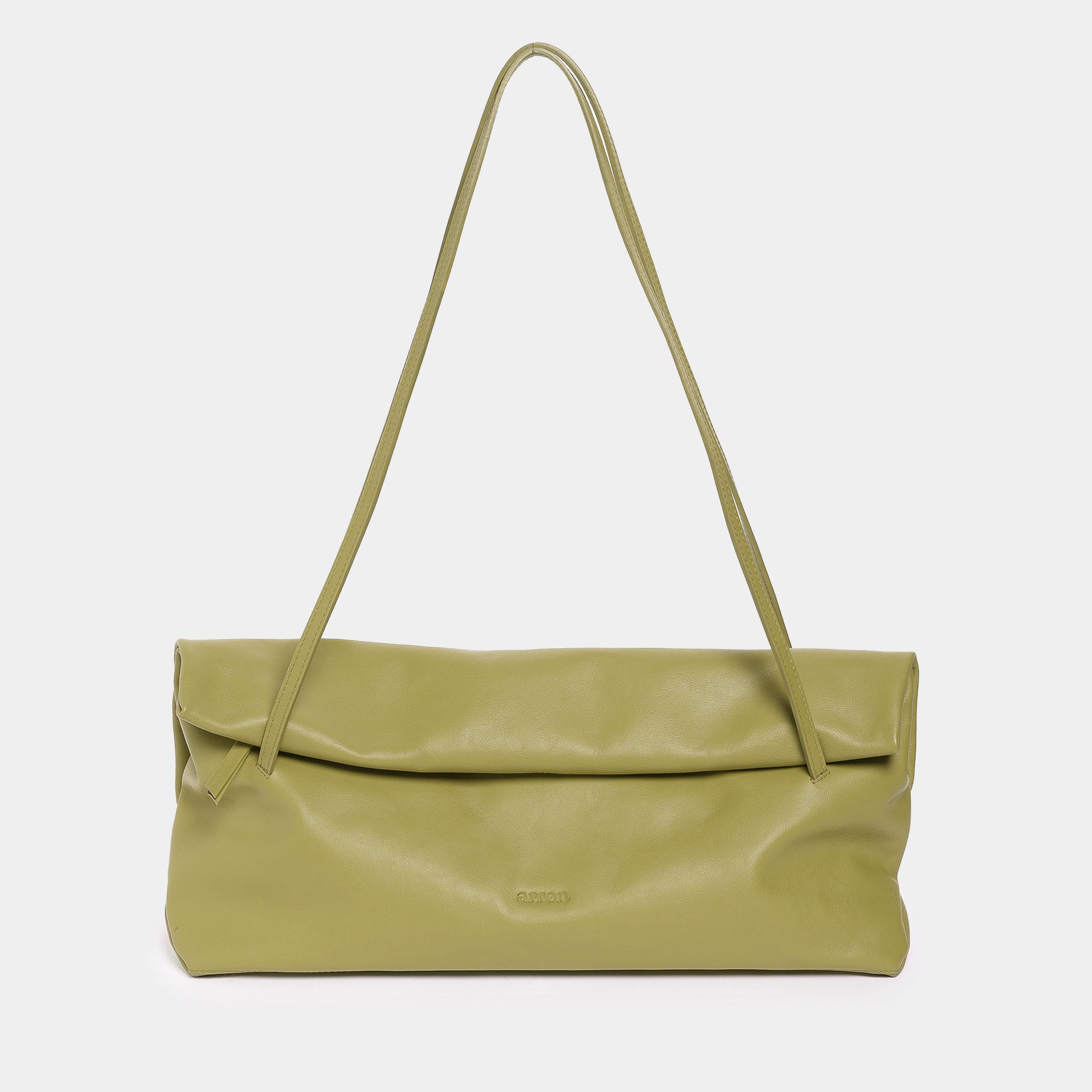 borsa Otta made in Italy del brand Arron  in pelle, forma allungata east west, trendy, color olio morbida e leggera manici fini