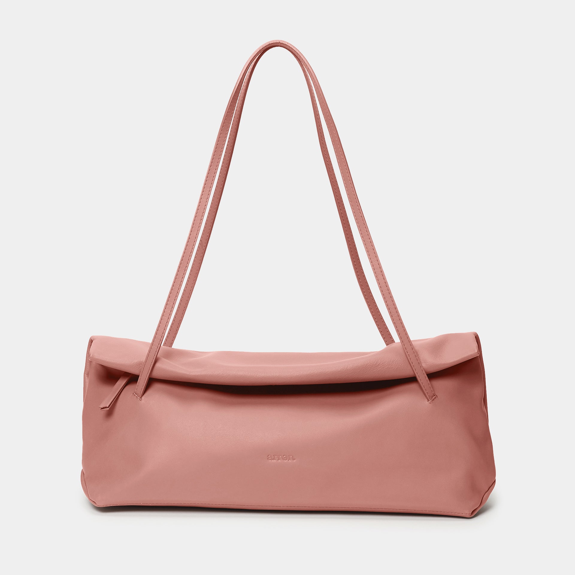 borsa Otta in pelle nappa morbidissima color cipria forma allungata east west marchio Arron