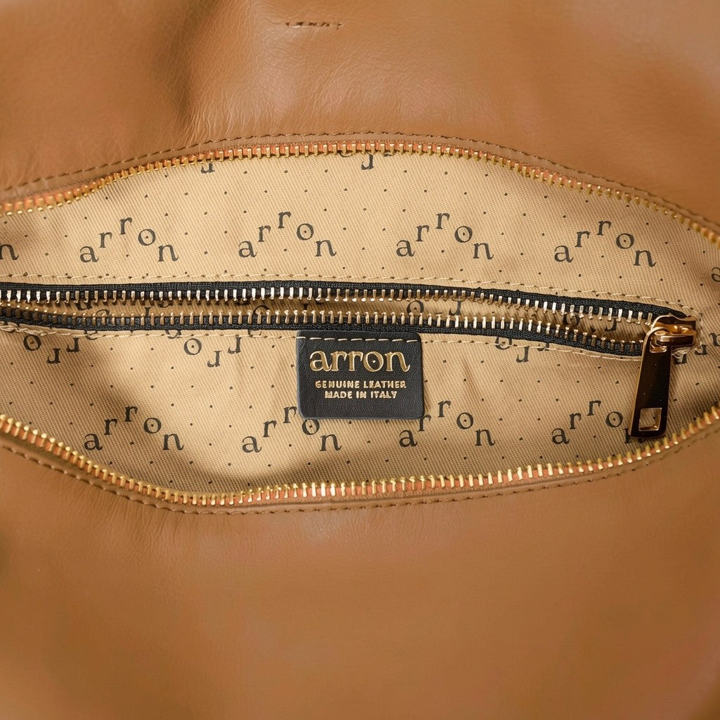 particolare interno borsa otta di arron con fodera e zip con tasca