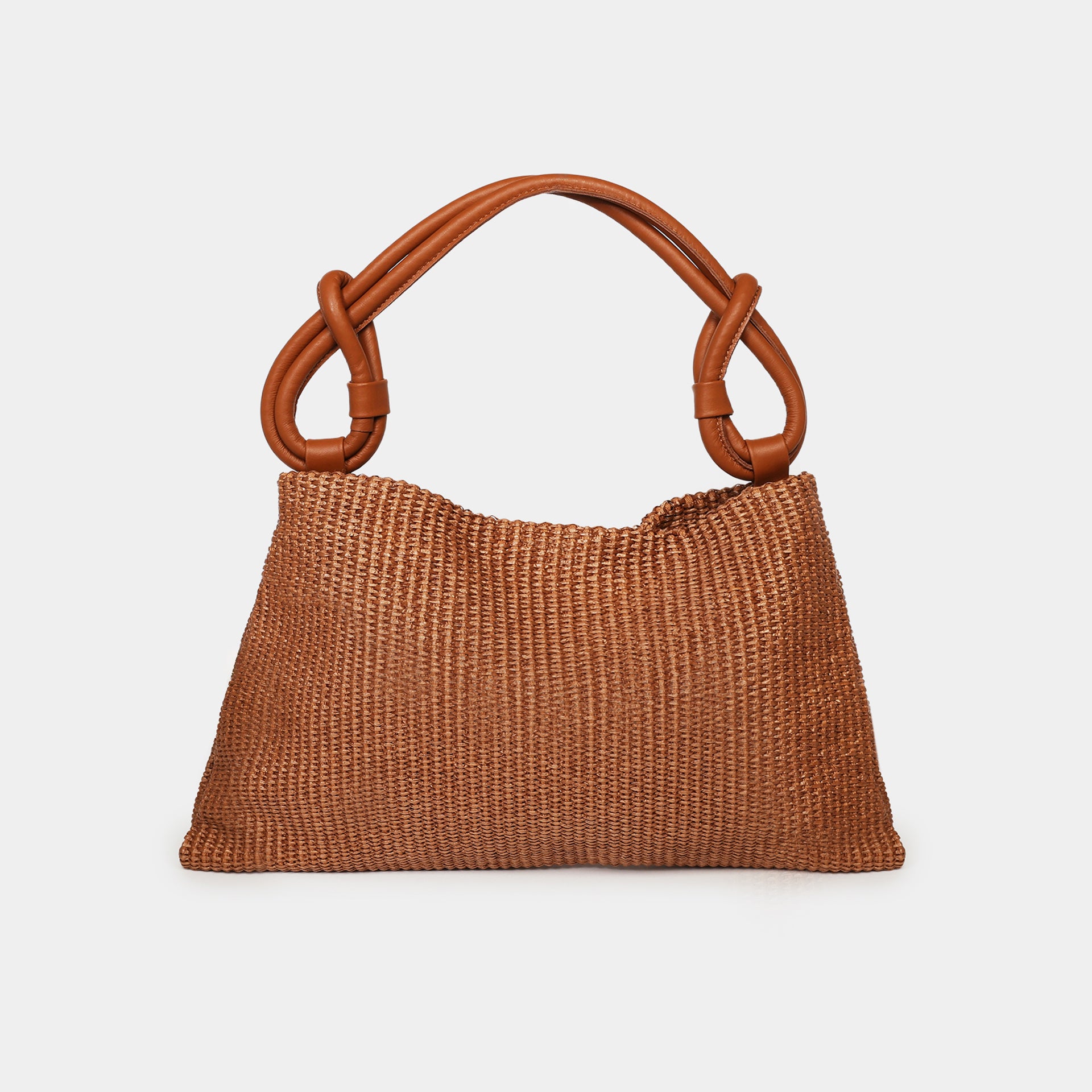 borsa hobo piccola del marchio Arron in rafia e pelle marron econ manico con nodi decorativi leggera vista frontale