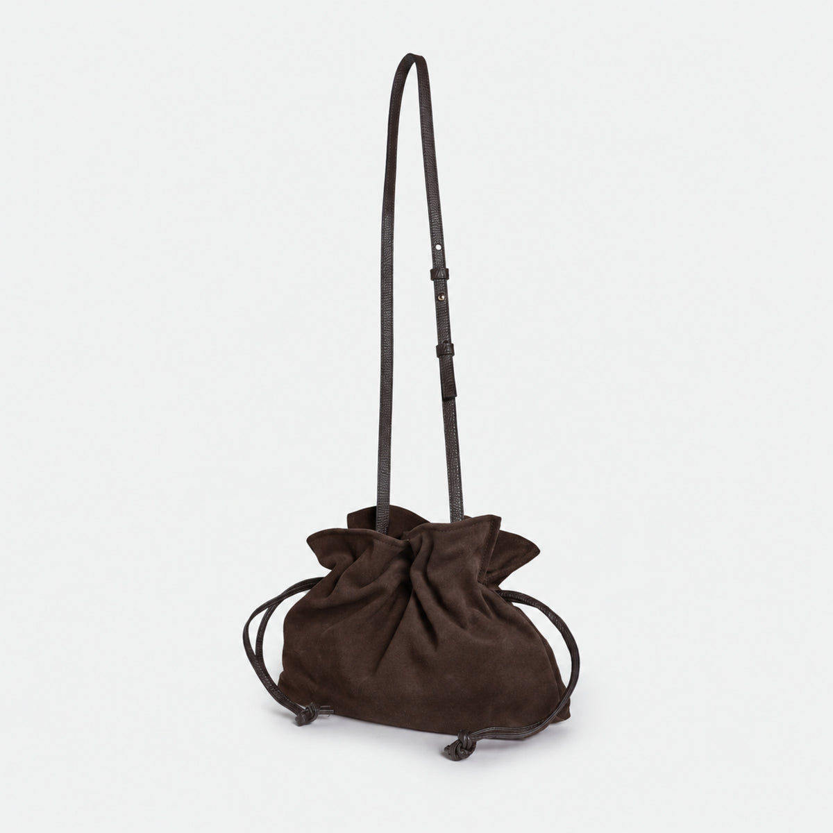 Borsa Rossana del brand Arron in camoscio cioccolato morbida capiente con coulisse e tracolla regolabile