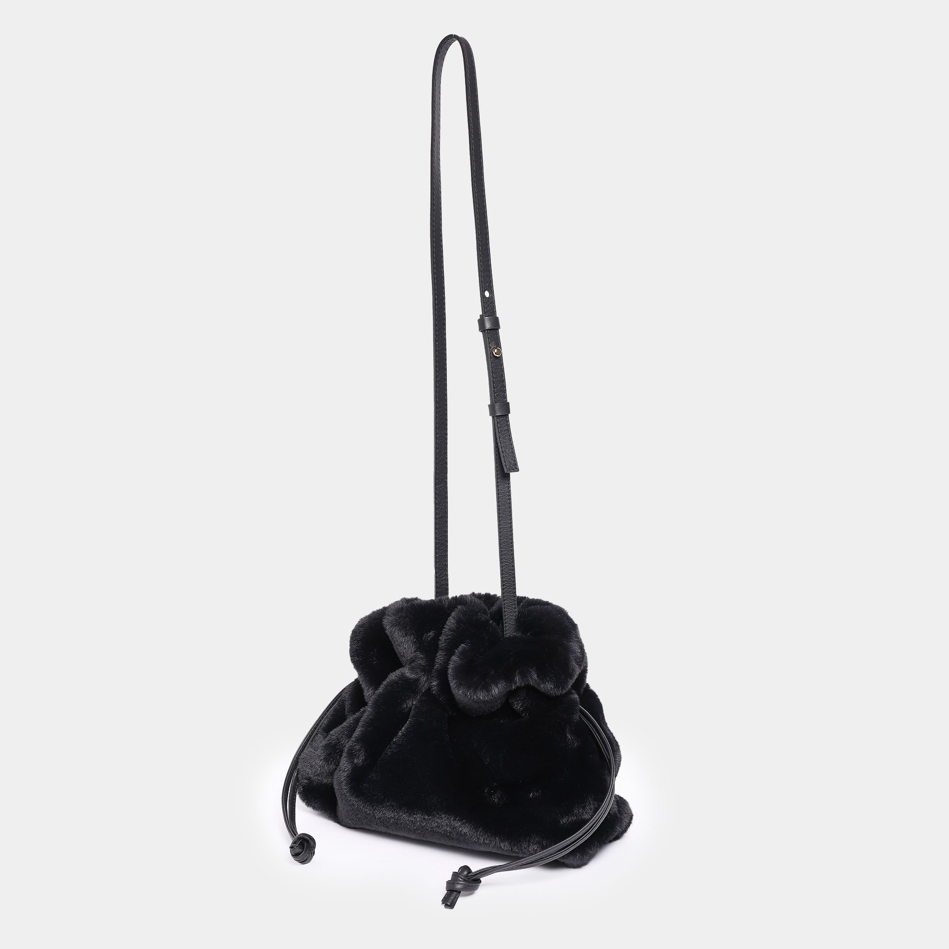 borsa a sacchetto Rossana in eco pelliccia morbida nero a tracolla brand Arron