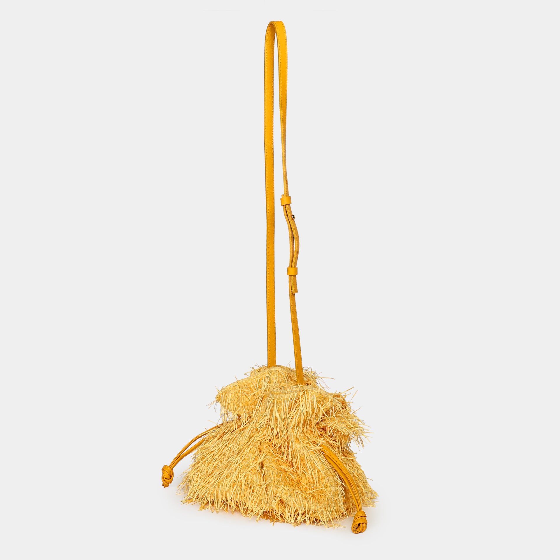 borsa rossana con frange giallo limone luminosa elegante da cerimonia evento sera party bag Arron indossata a tracolla laterale