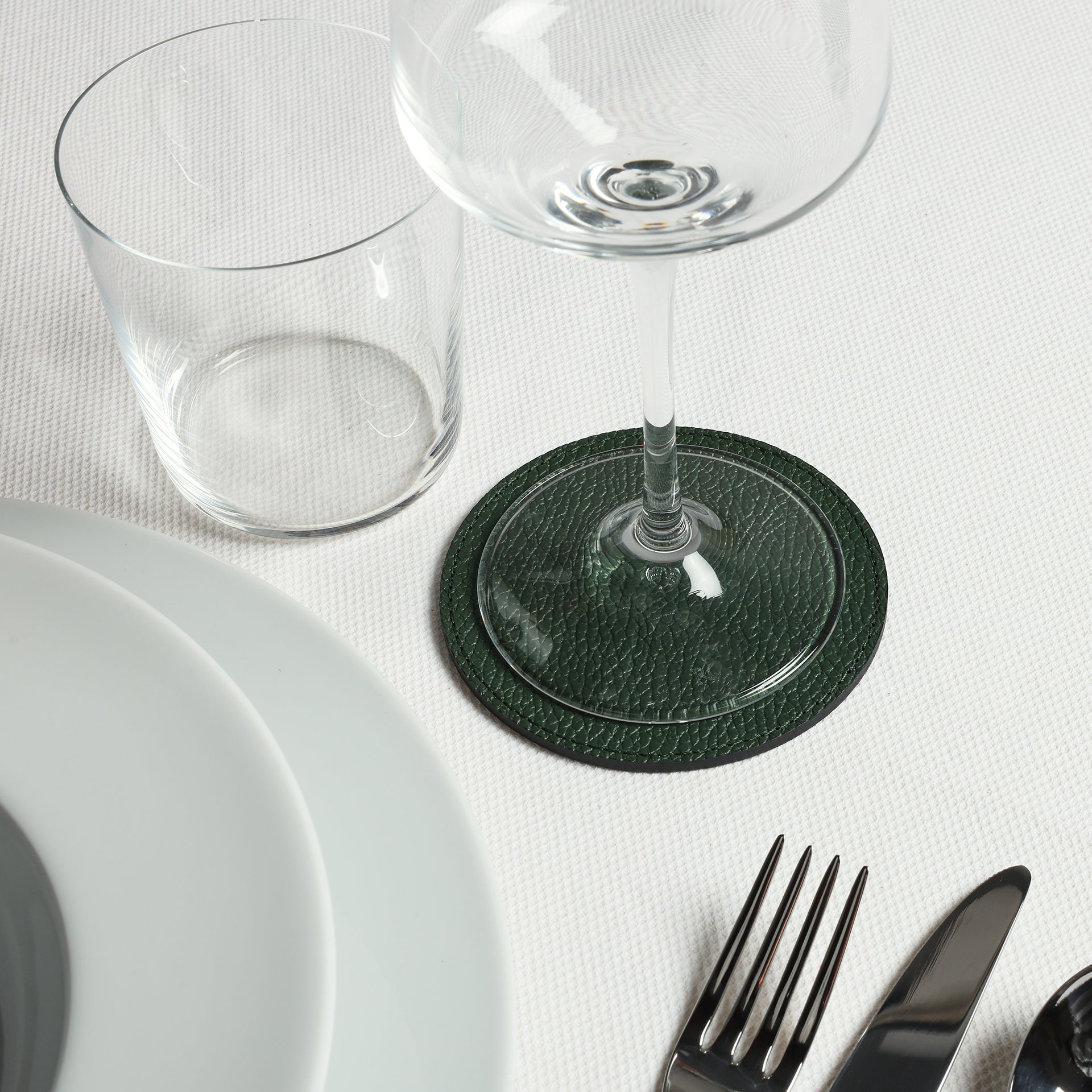 sottobicchiere in pelle martellata verde bosco idea regalo  brand Arron made in Italy artigianale per tavola delle feste