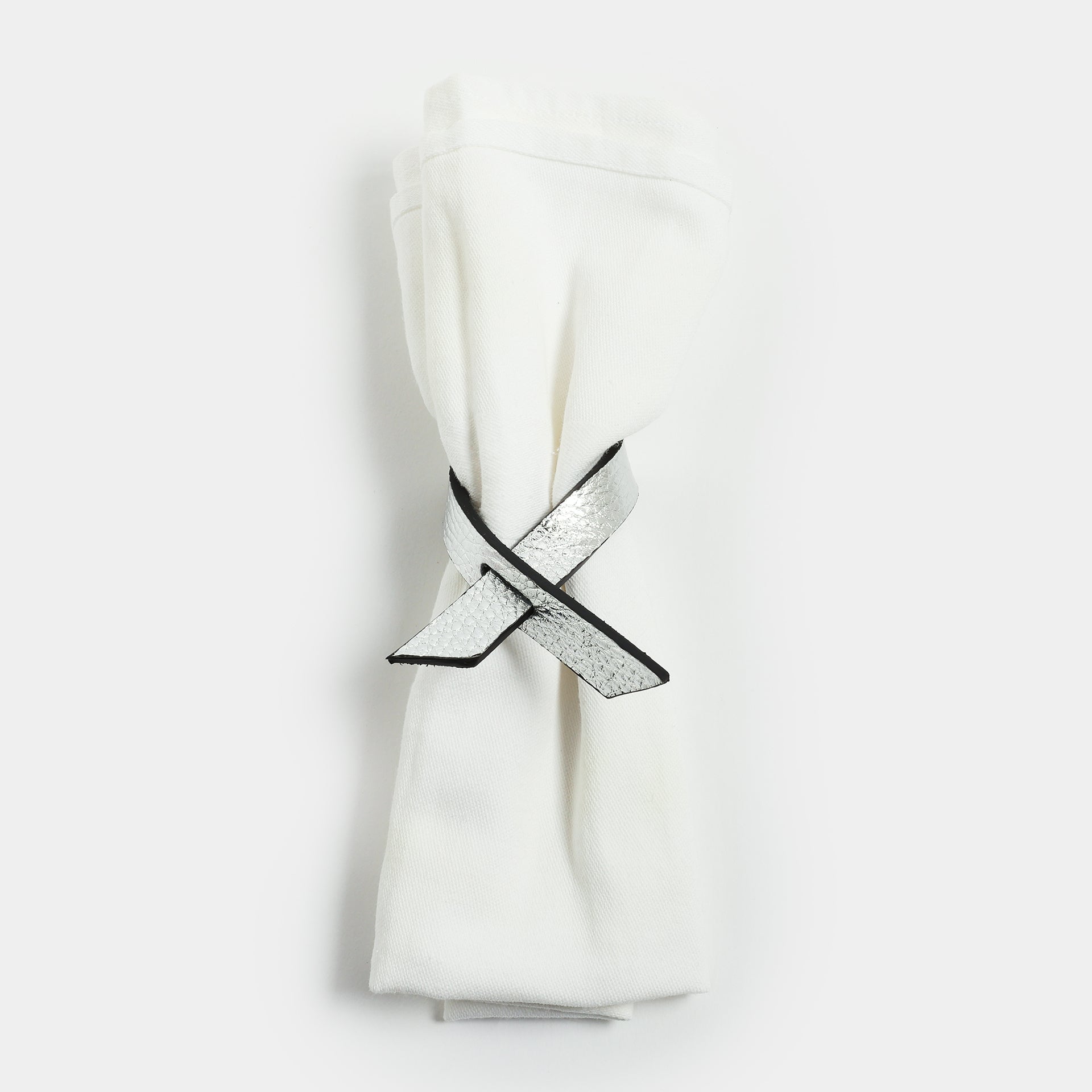 tilde portatovagliolo brand arron color argento perfetto per tavola elegante delle feste come natale o cenone capodanno mad e in italy arron 