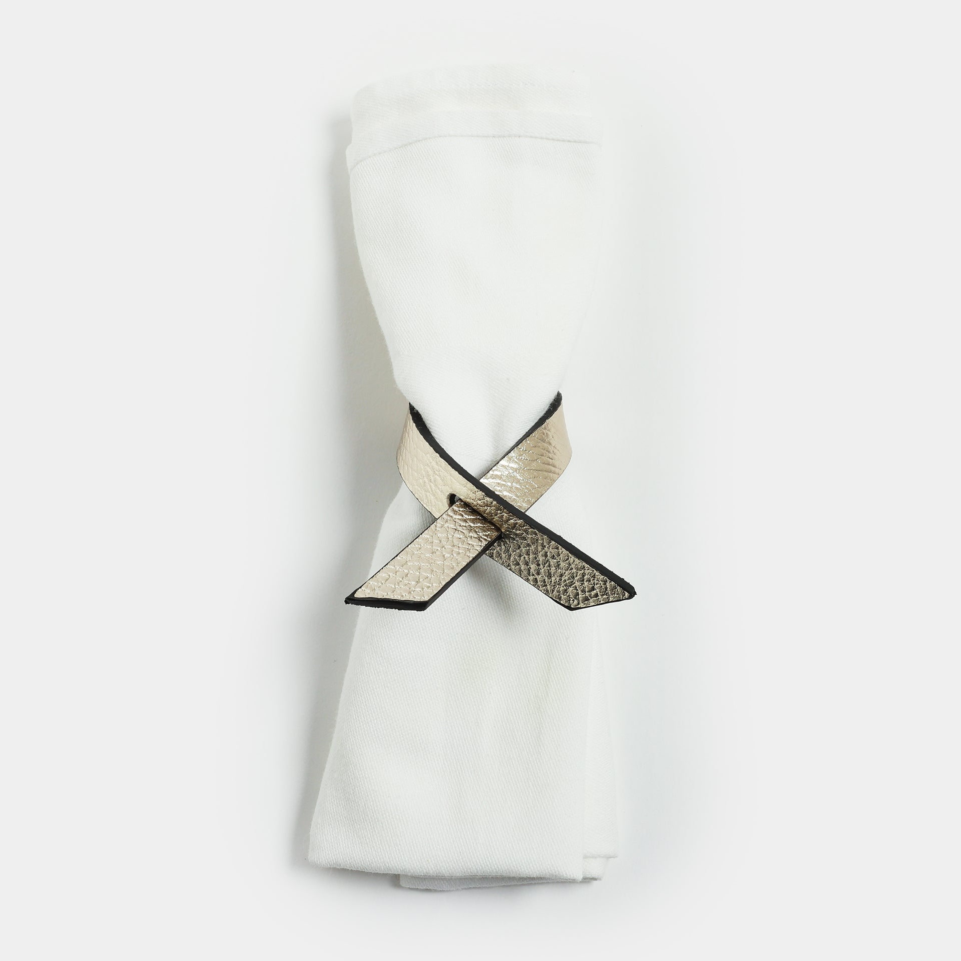 tilde portatovagliolo brand arron color oro per tavola elegante delle feste come natale o cenone capodanno made in italy arron 
