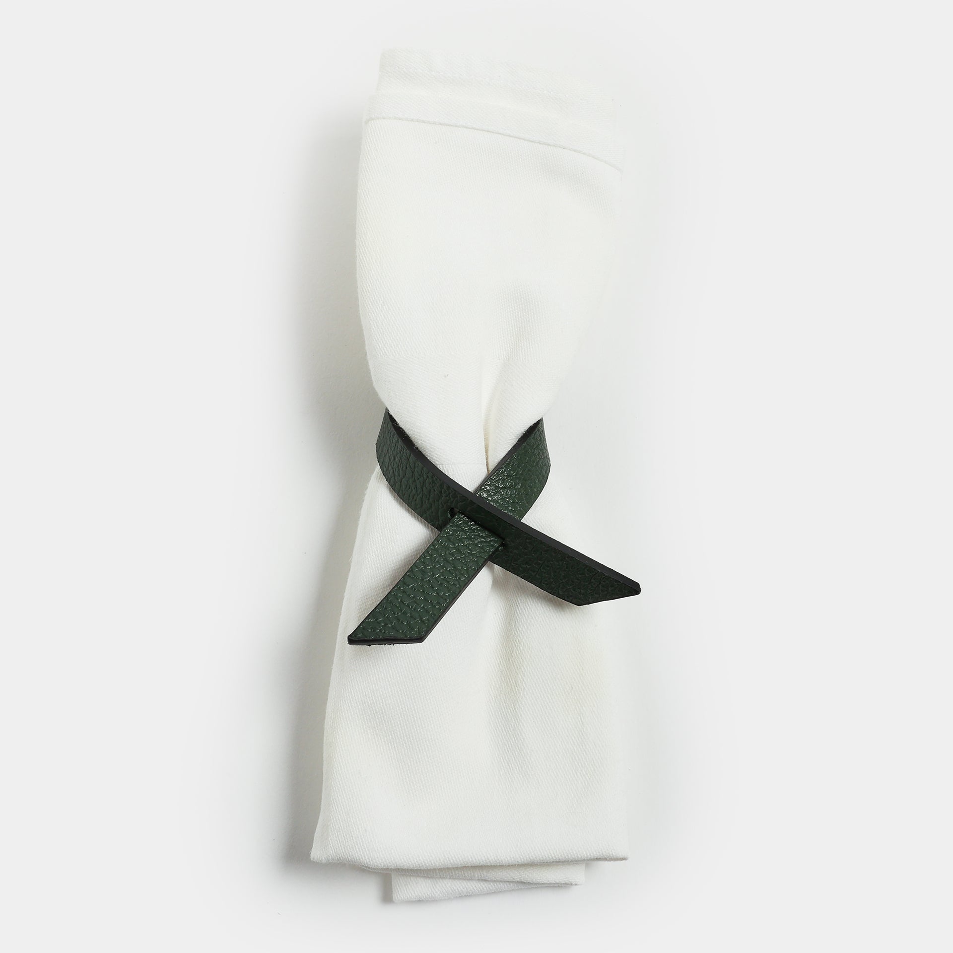 portatovagliolo Tilde in pelle verde made in italy arron idea regalo personalizzata per tavola elegante delle feste made in italy artigianale Arron