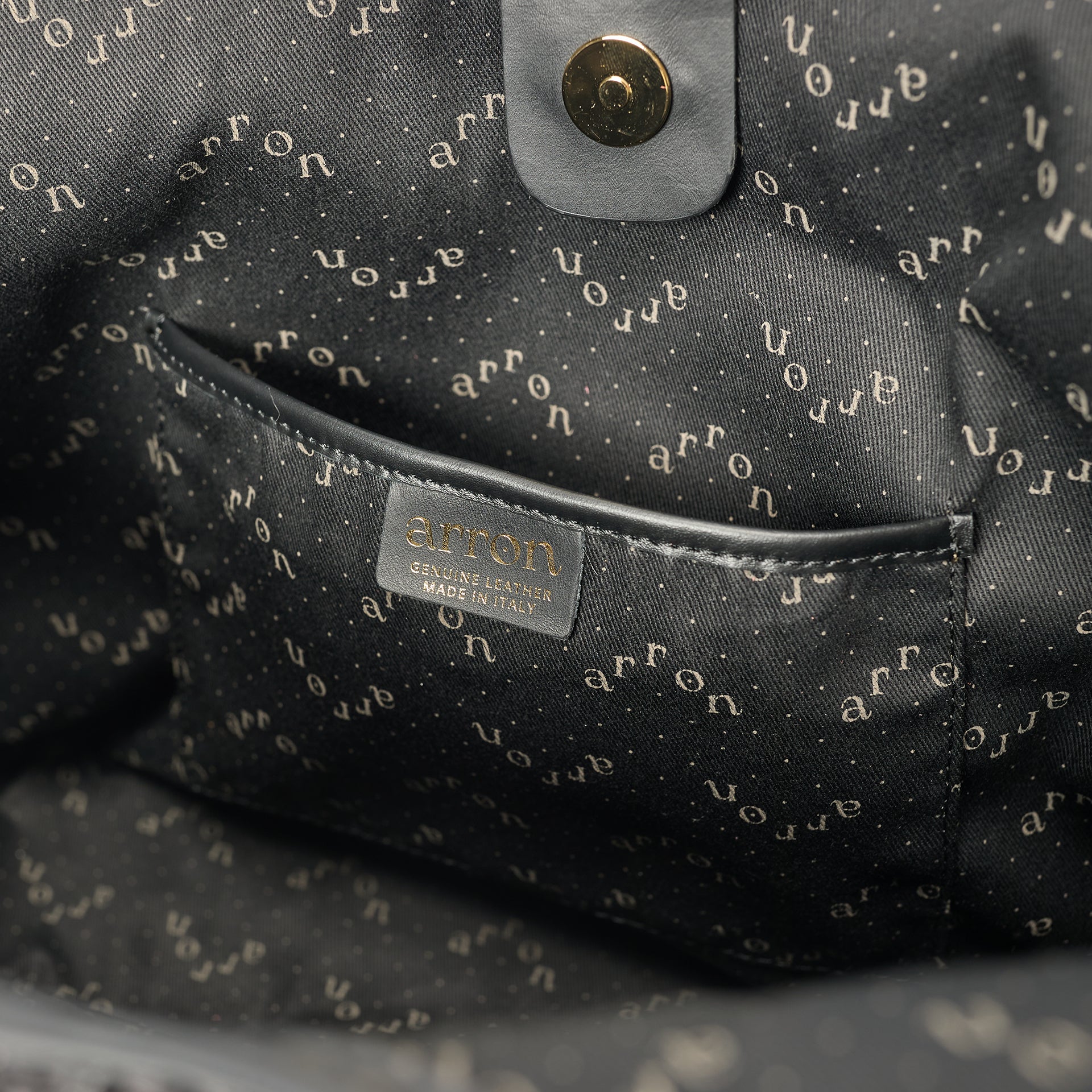 dettagliovista interna della borsa con fodera Arron 